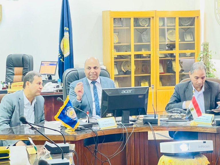 اجتماع عميد الكلية مع مدير وحدة التخطيط الاستراتيجي