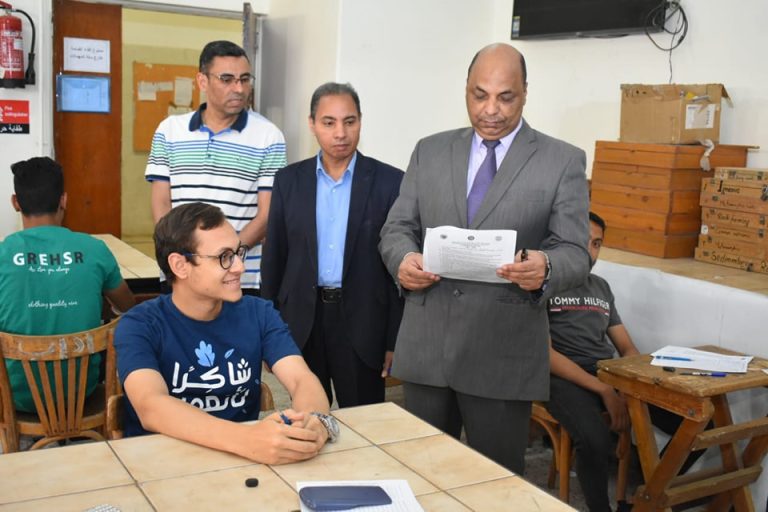 جولة تفقدية ا.د/ عميد كلية العلوم لسير امتحانات الفصل الدراسي الثاني