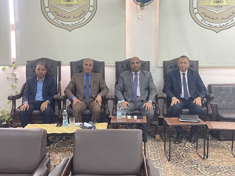 جولة تفـقـدية ا.د/ عبد الناصر يس نائب رئيس الجامعه لشؤون التعليم والطلاب للجان الامتحانات بكلية العلوم