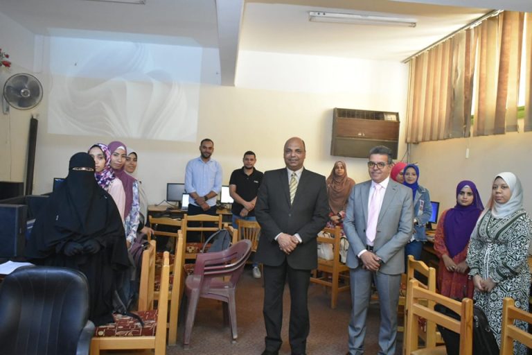 علوم سوهاج تعقد ورشة عمل بعنوان “تنسيق الرسائل والأبحاث العلمية وإدارة المراجع