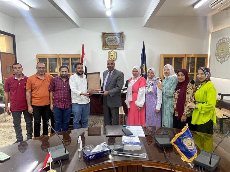 تكريم  السيد/مصطفى سباق