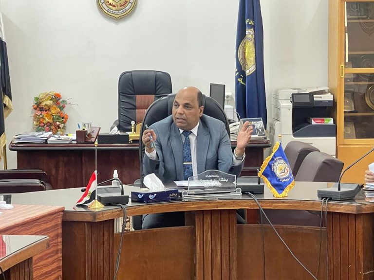 اجتماع عميد الكلية مع فريق المعايير الأكاديمية والبرامج التعليمية