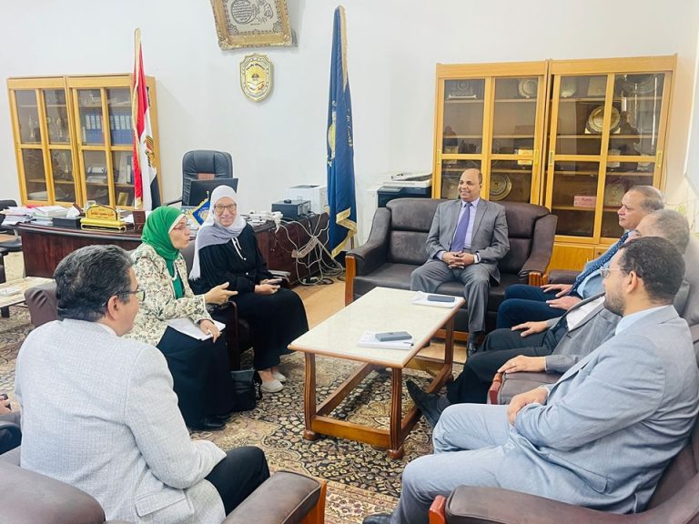 رسالة ماجستير تجمع بين ثلاث تخصصات بكلية العلوم ** الكيمياء و الجيولوجيا و الصيدلة**