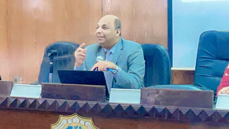 كلية العلوم تنظم ندوة تعريفية عن التدريب الميدانى للطلاب