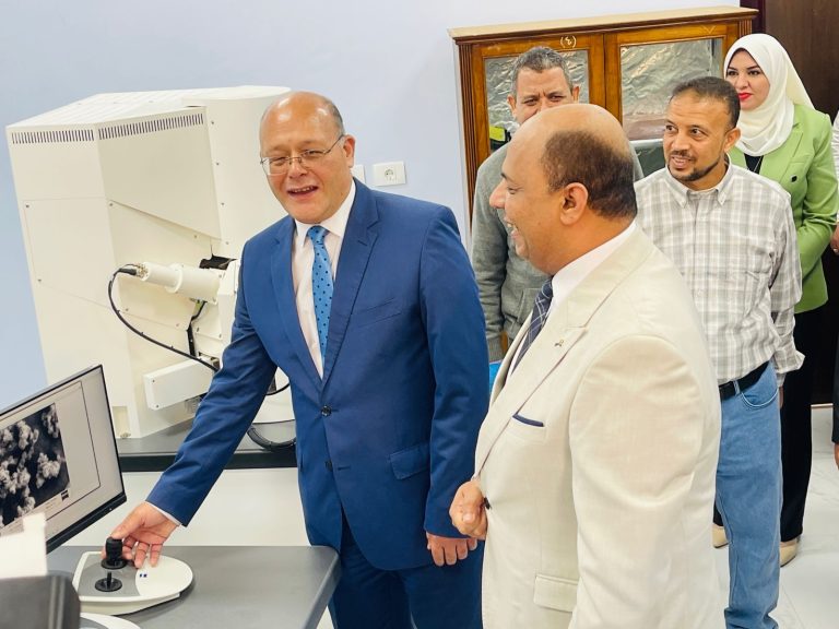 الميكروسكوب الالكتروني (1)