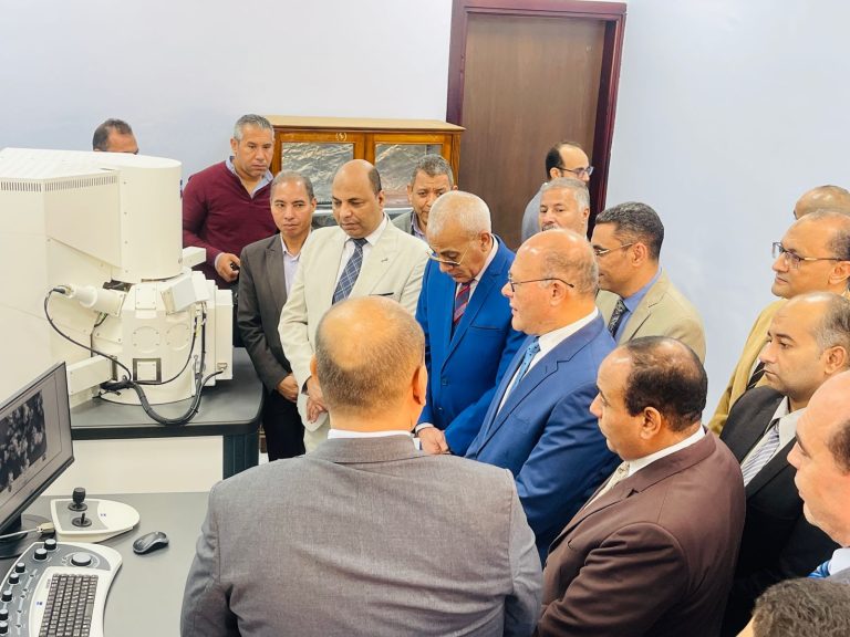 الميكروسكوب الالكتروني (44)