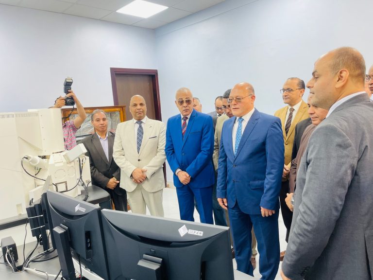 الميكروسكوب الالكتروني (75)
