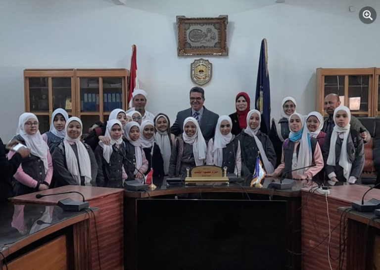 زيارة معهد الإمام على ابن ابى طالب النموذجى الابتدائي بنات لكلية العلوم