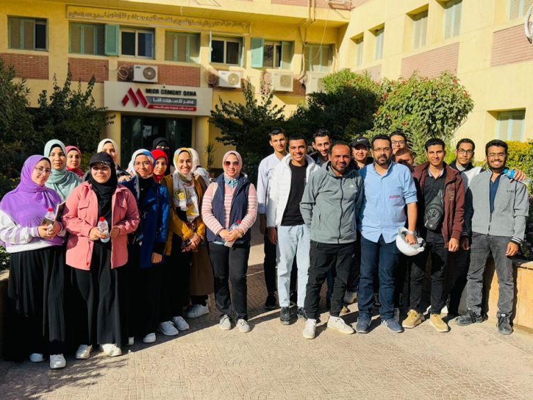 زيارة طلاب قسم الجيولوجيا لمصنع أسمنت مصر بقنا