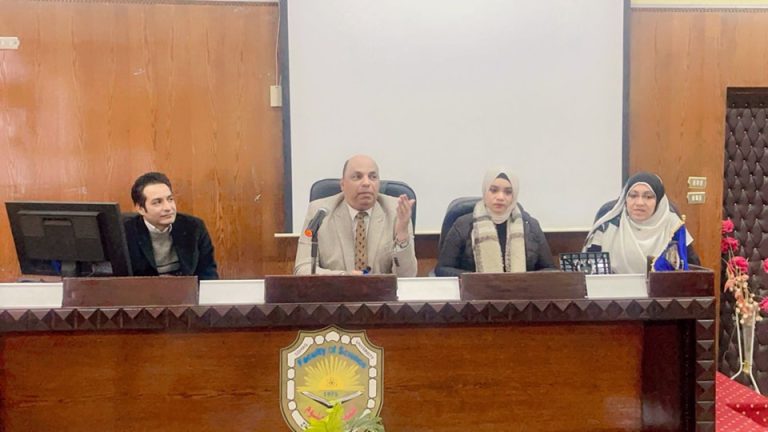 اجتماع عميد الكلية مع الجهاز الإدارى استعداداً لتجديد الأيزو 21001:2018/9001:2015 للعام الثالث علي التوالي