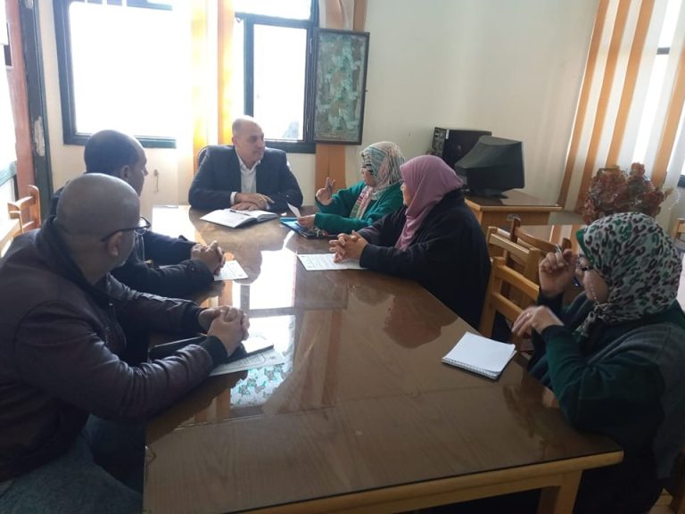 اجتماع ا.د/ عمر الحادي – وكيل الكلية للدراسات والبحوث مع اداره الدراسات العليا