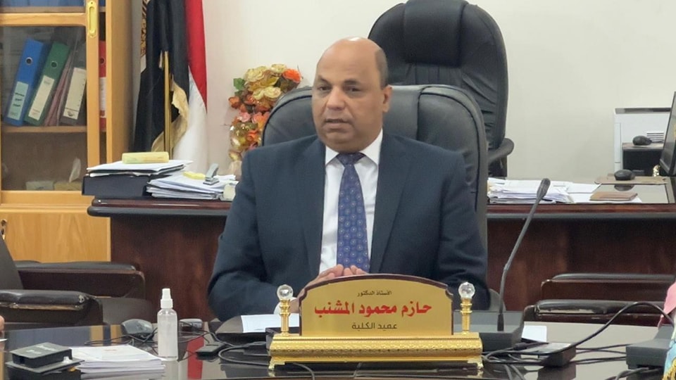 متابعة أ.د/ حازم المشنب عميد الكلية لما تم إنجازه بإدارة الموارد البشرية