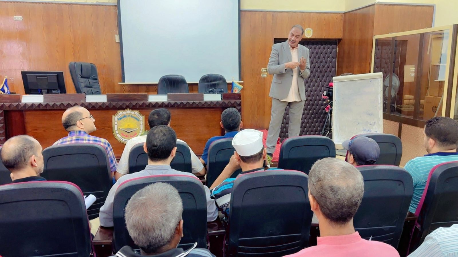 محاضرة توعوية تحت عنوان معايير الأمن والسلامة في المعامل