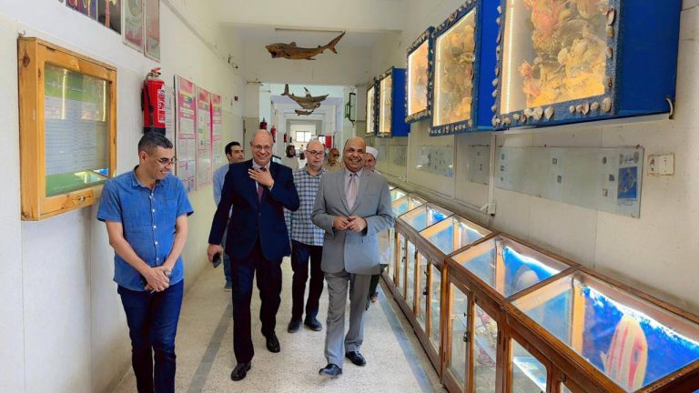 جولة تفقدية أ.د/ نائب رئيس الجامعة لشئون التعليم والطلاب – داخل كليةالعلوم