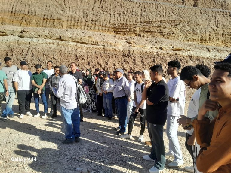 رحلة حقلية لطلاب قسم الجيولوجيا