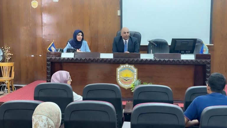 حوارًا مفتوحًا بين إدارة الكلية والطلاب