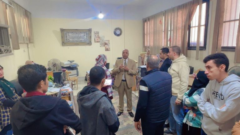 جولة تفقدية لمختلف الإدارات التابعة للكلية