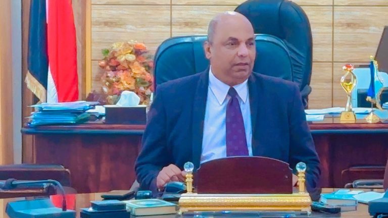 اجتماعاً مع سكرتارية الأقسام العلمية لتطوير الاداء وبيئة العمل