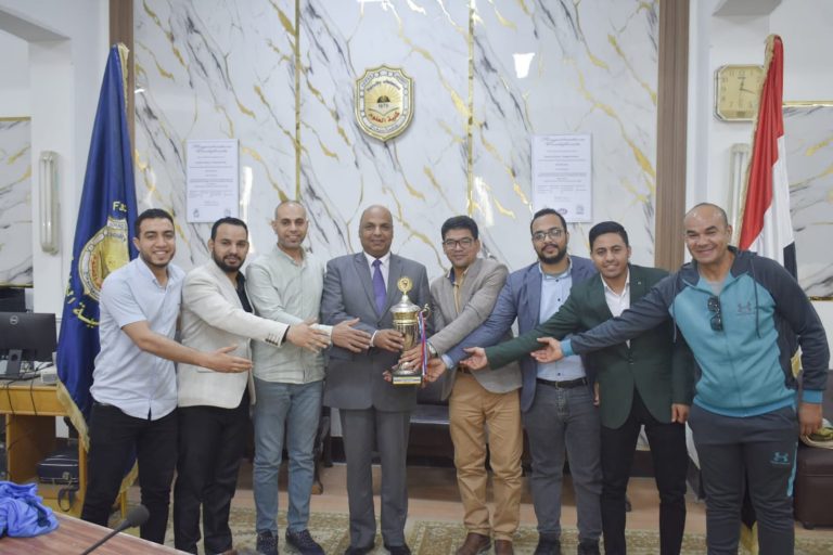 تهنئة الفرق المشاركة في الدورة الرياضية الحاصلة على المراكز الأولى