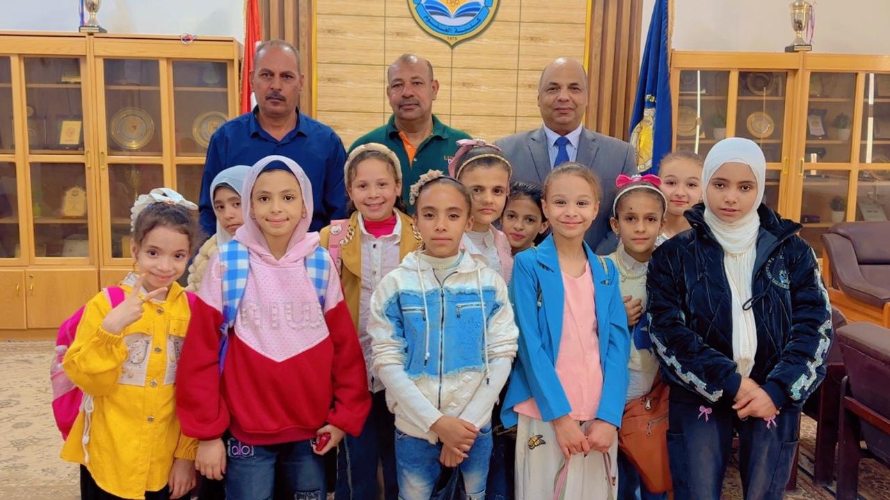 استقبال كلية العلوم لطلاب وطالبات مدرسة الشيخ مكرم الابتدائية