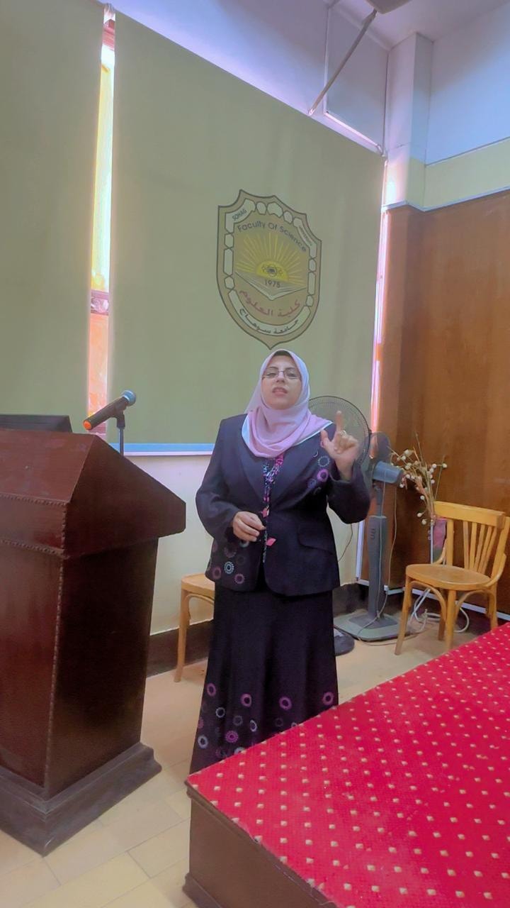 كلية العلوم تطلق أولى سلسلة دوراتها التدريبية في أساسيات التحاليل الطبية