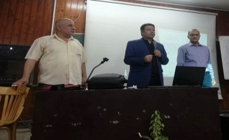 تدريب الطلاب في مجال رياده الأعمال“الخدمات المالية وغير المالية”