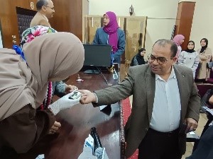 تدريب الطلاب لقياس معدل السكر بالدم ومؤشراته الصحية
