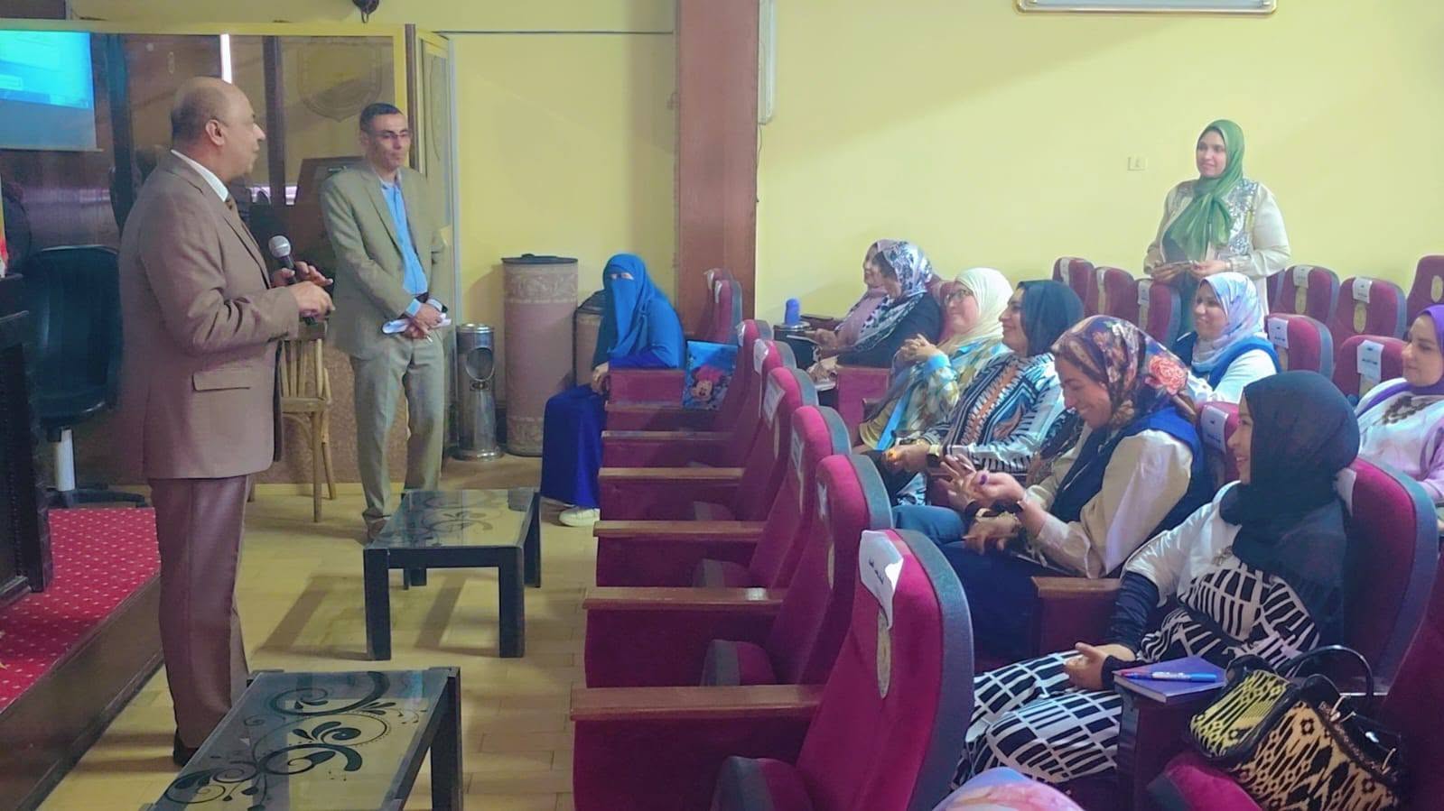 انعقاد دورة مكثفة للغة الإنجليزية للسادة العاملين بكلية العلوم
