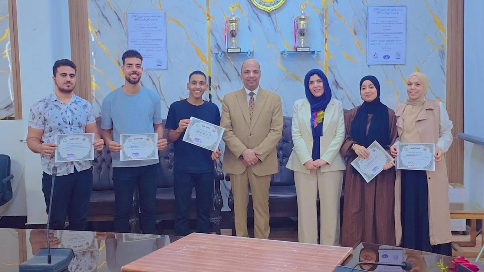 كلية العلوم بسوهاج تكرم عددا من منسوبيها المتميزين