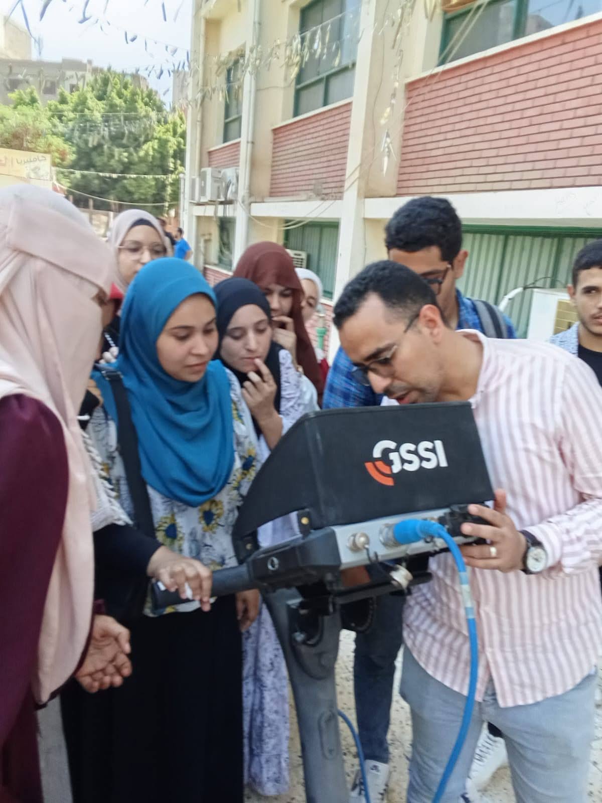 بدء فعاليات التدريب الميداني على استخدام أجهزة الجيوفيزياء بكلية العلوم – جامعة سوهاج