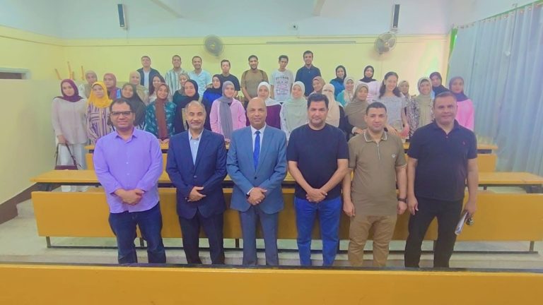 كلية العلوم تختتم دورة الرياضيات بالإنجليزية لتأهيل أبنائها الطلاب لسوق العمل