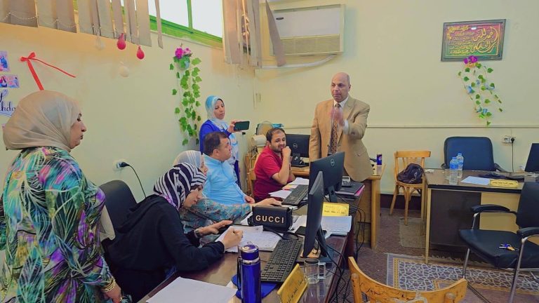 تدريب العاملين بالموارد البشرية بكلية العلوم بسوهاج على برنامج إلكتروني للاستعلام عن المستحقات المالية
