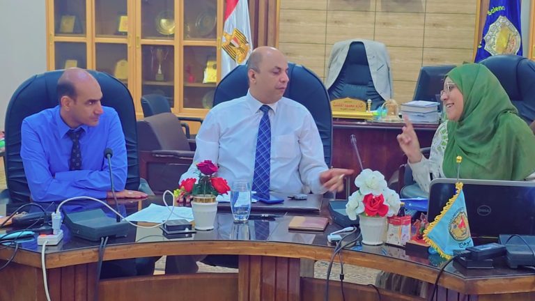 اجتماع فريق المراجعة الداخلية للوقوف على جاهزية الأقسام والوحدات واستيفاء معايير الجودة المطلوبة.