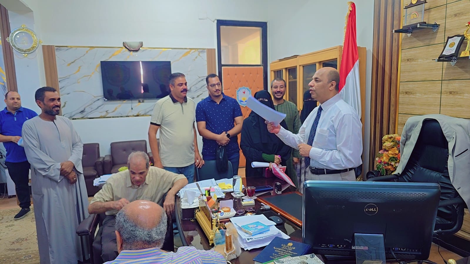 عميد الكلية يستقبل أولياء أمور الطلاب الجدد