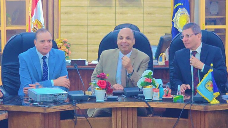 عميد كلية العلوم يعقد اجتماعًا موسعًا للاستعداد لزيارة فريق الهيئة القومية لضمان جودة التعليم والاعتماد