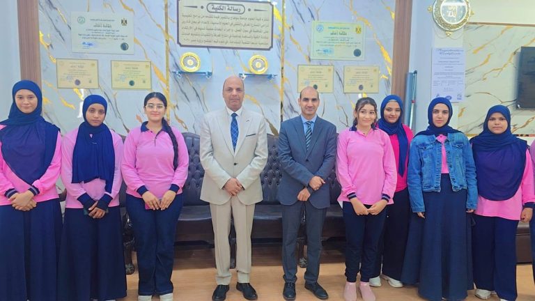 زيارة مدرسية لطلاب مدارس STEM إلى كلية العلوم بجامعة سوهاج